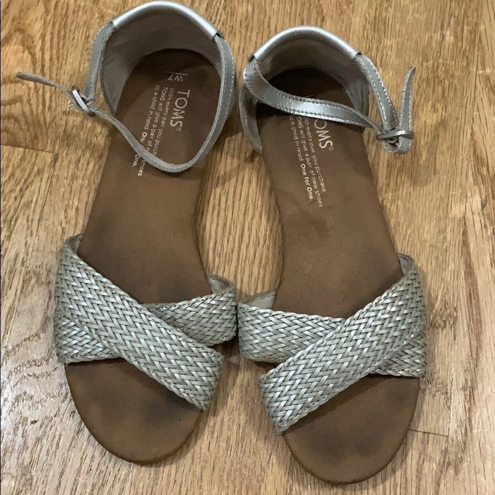 TOM’S SILVER SANDALS Size W7